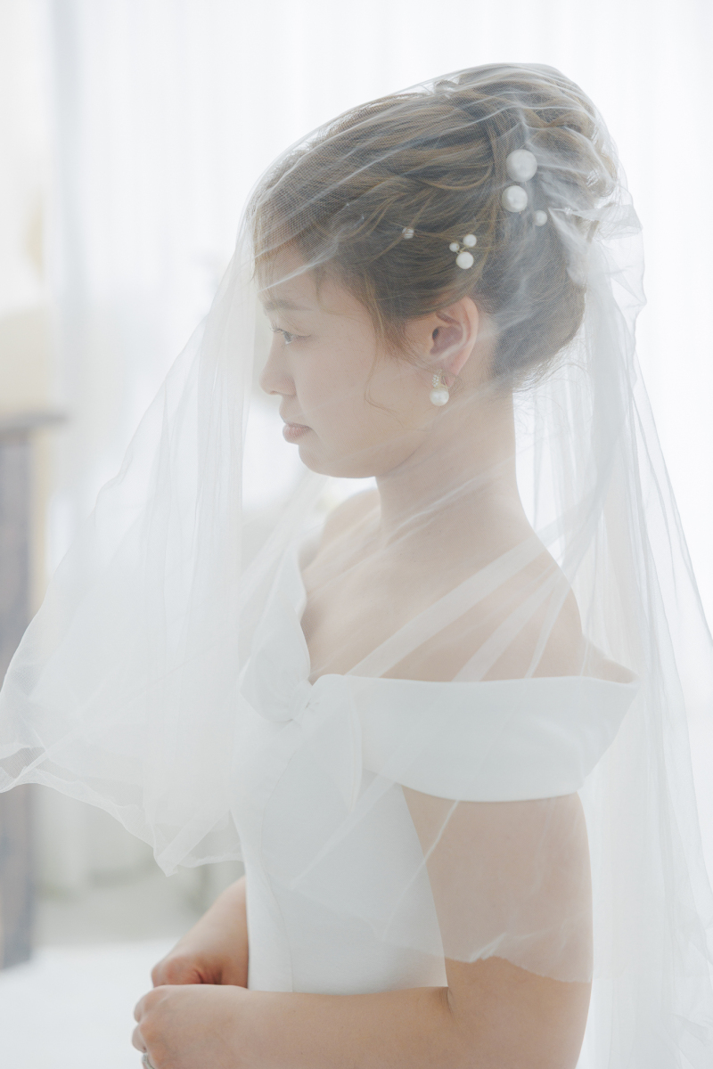 ヴェールの奥に潜む、確かな予感。