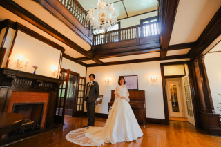 クラシックな洋館と花咲き乱れるガーデン　photo by 谷澤明美