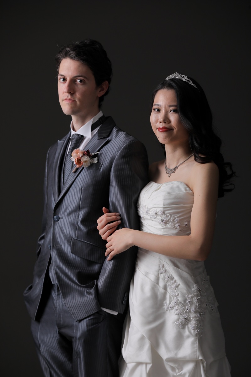 背景を暗くして