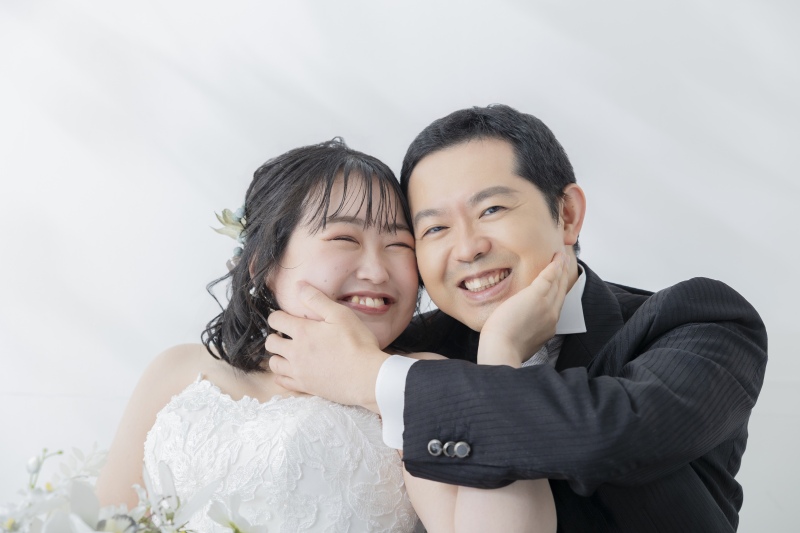 笑顔弾ける、むぎゅっとポーズ!