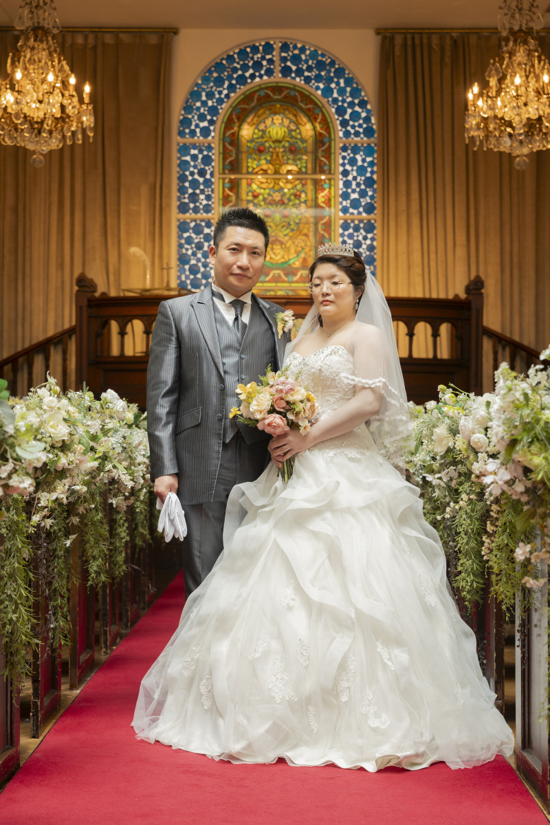 ステンドグラスが彩る、優美なポートレート