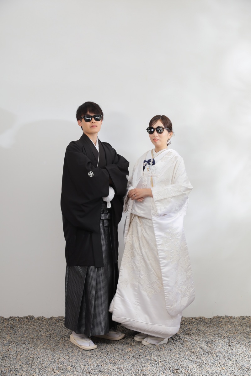 サングラスをかけて