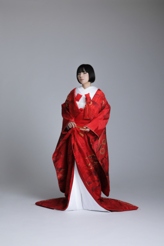 モダンな和装スタジオ写真