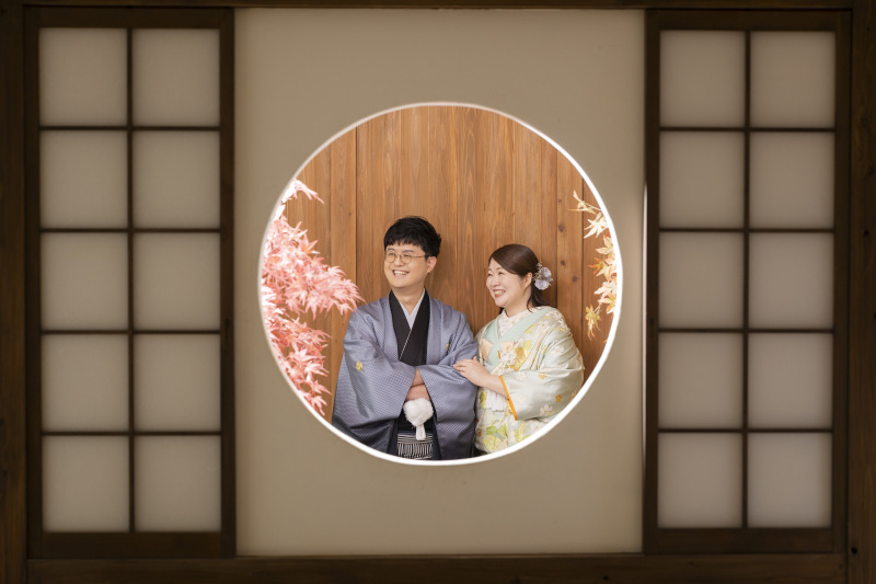 円窓から覗く四季の彩り