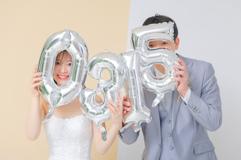数字の風船で 遊び心溢れる1枚