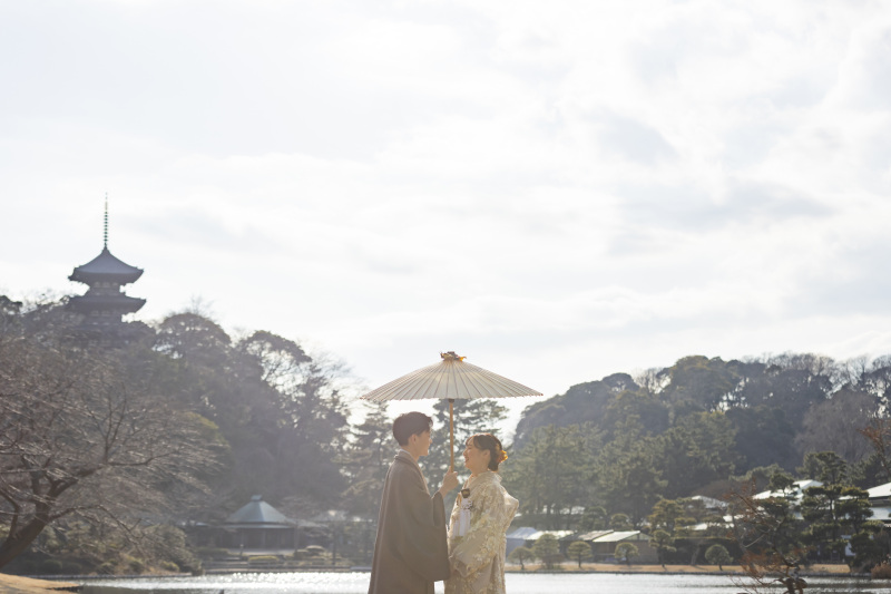 番傘越しに響き合う、二人の世界