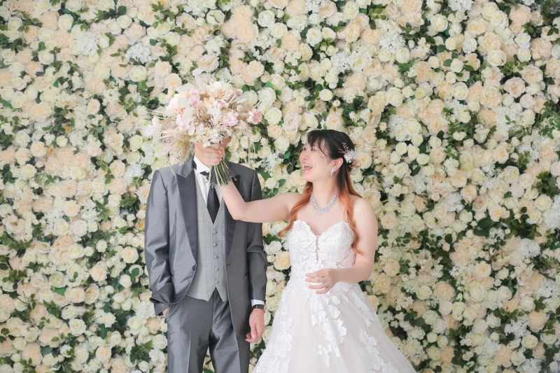 ご新郎様にイタズラ