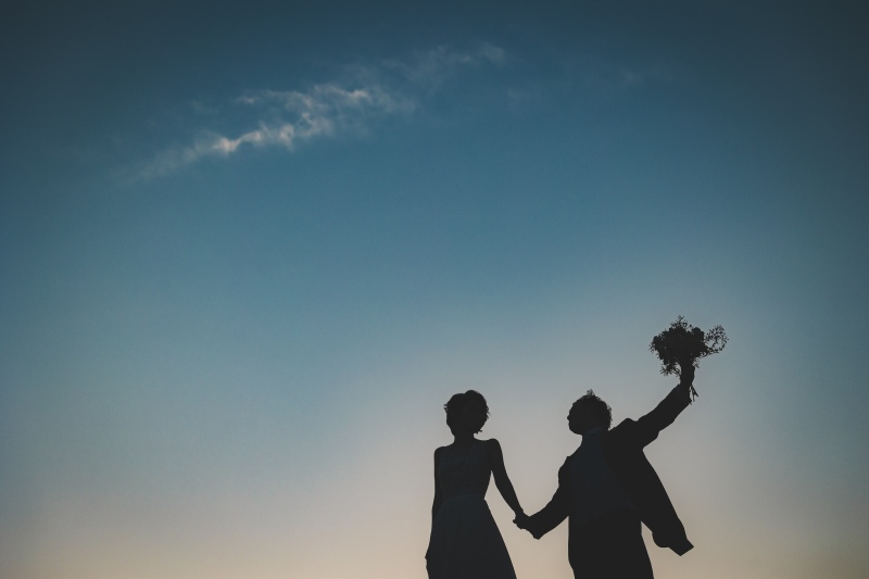 空背景のシルエット