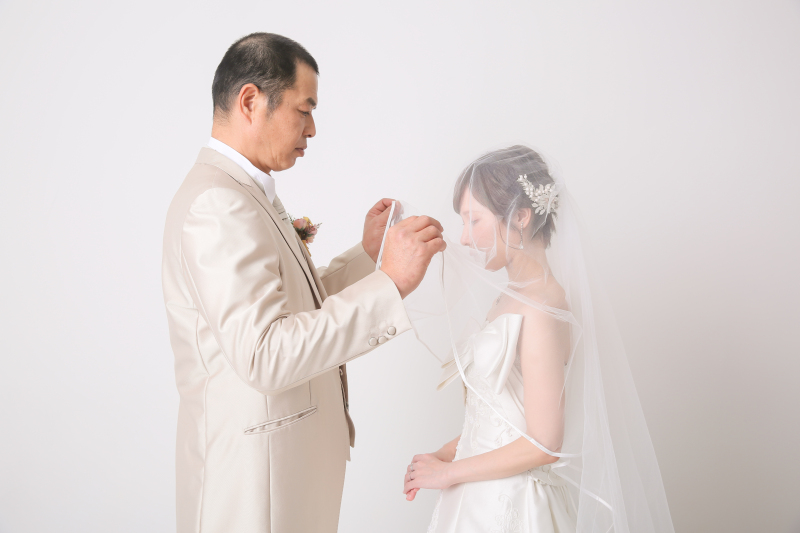 ベールをあげて...