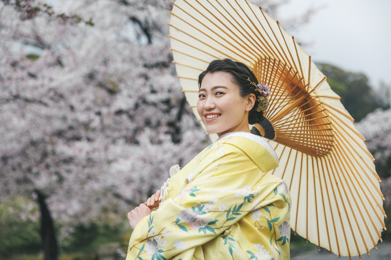 新婦様の、おしとやかな見返りショット