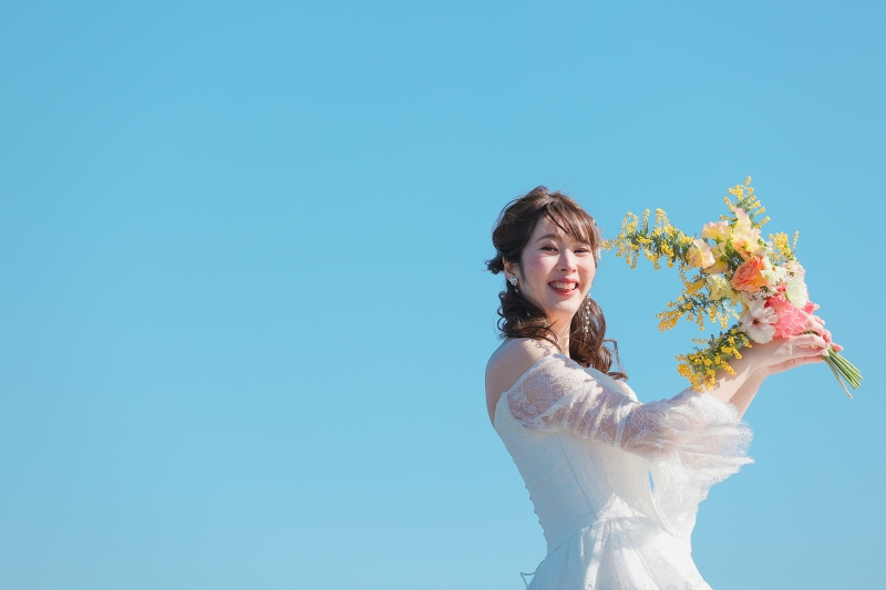 空の青に映える