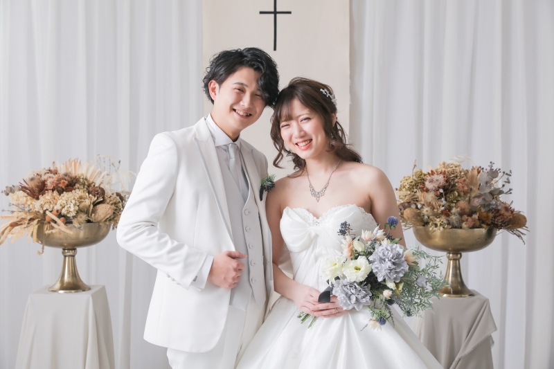 チャペル風の前で