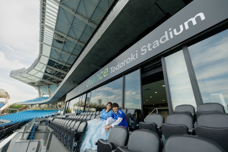 黒のベンチでも