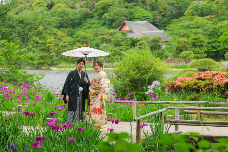 傘の下に、広がる幸せの庭園