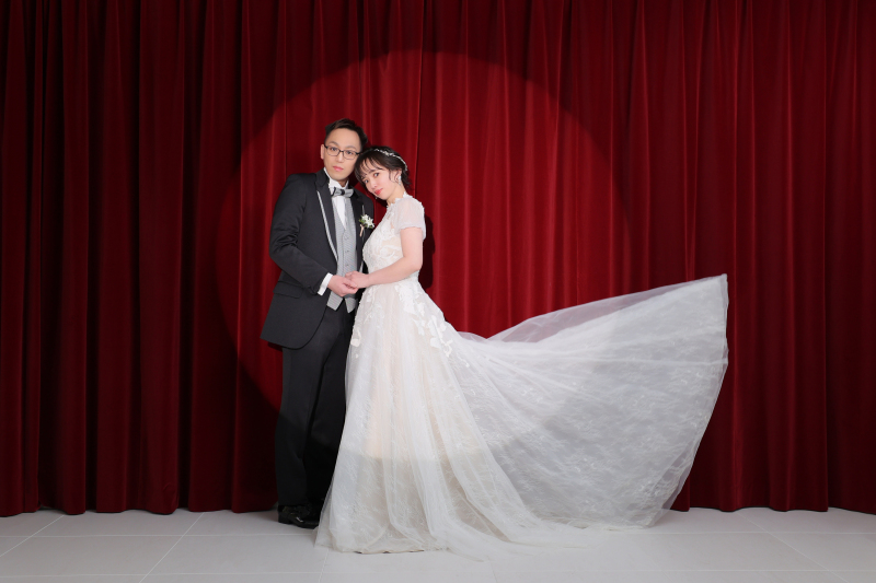 カーテンに映し出す