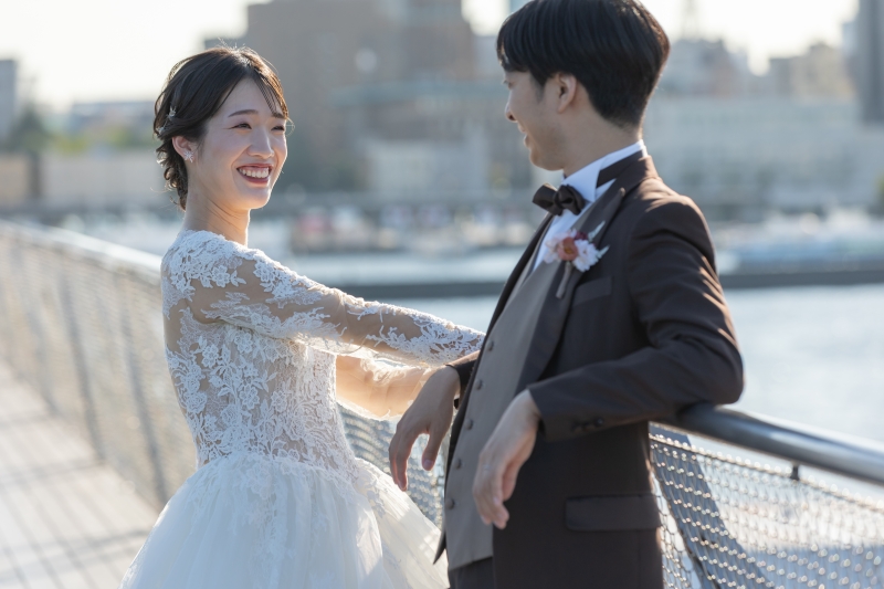 見つめ合うふたりの柔らかな笑顔が素敵