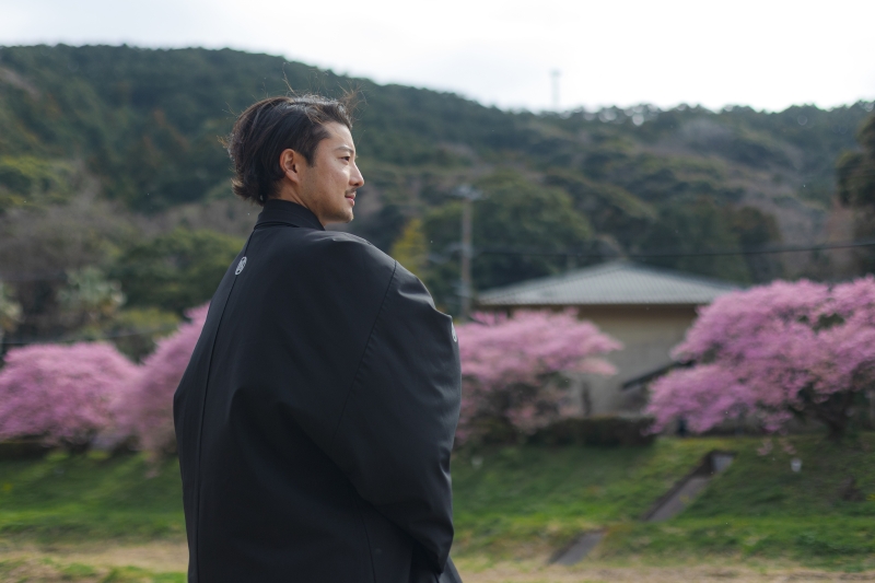 新郎様は少しアンダー目に