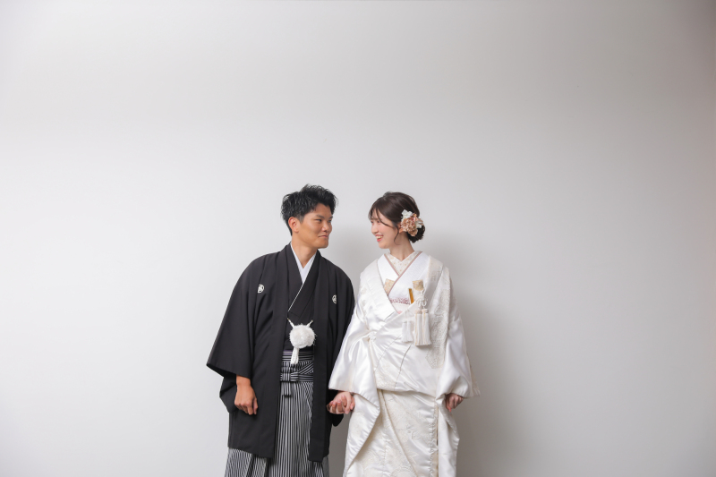 仲良く手を繋いで