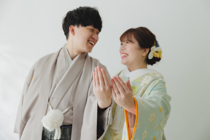 手元をかかげて、光る指輪をお披露目