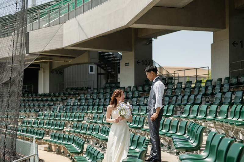 上の応援席へ！