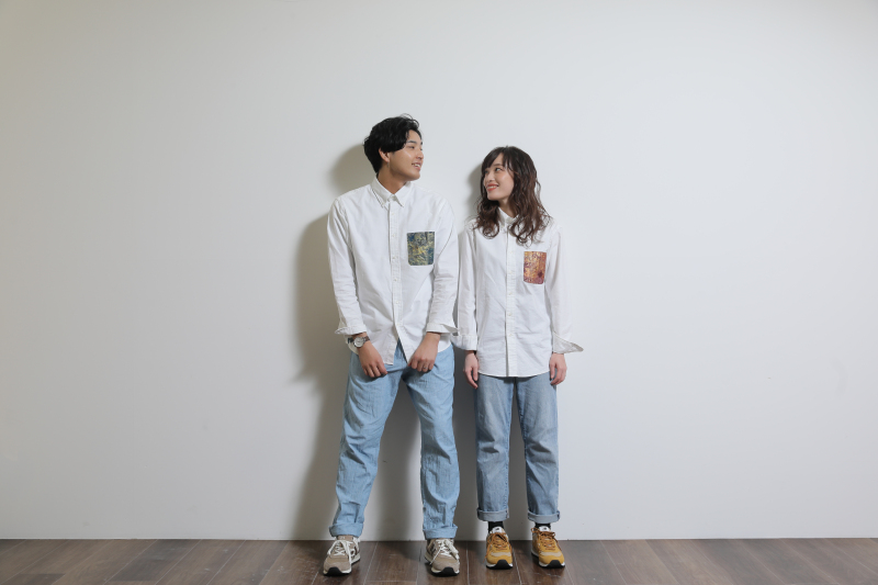 白シャツとジーンズ