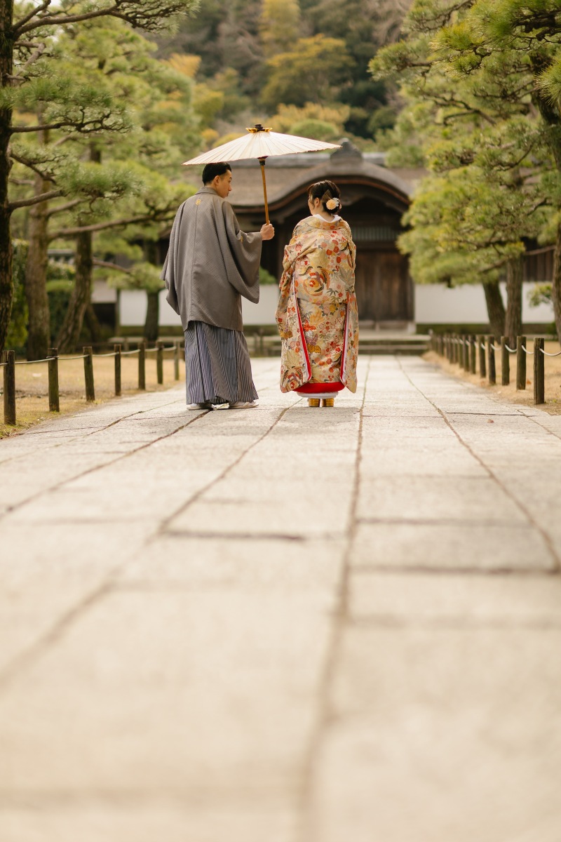 和傘を使って。