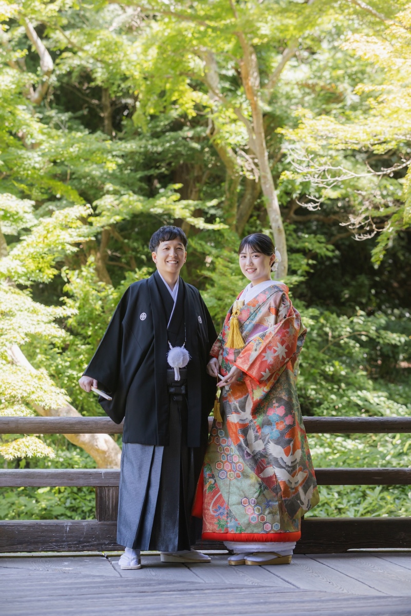 緑に包まれた妙本寺
