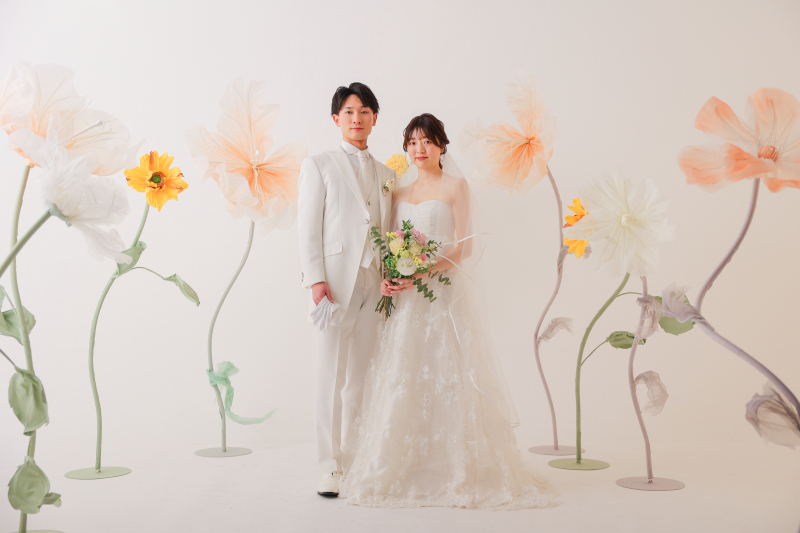 ブーケを持って立ち姿