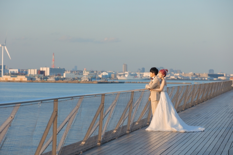 オレンジがかった水色