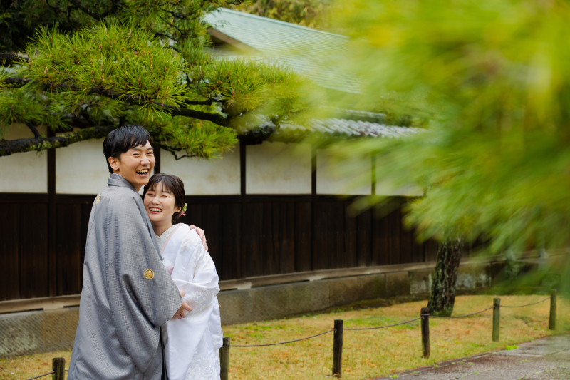 喜びを噛みしめる、至近距離の笑顔