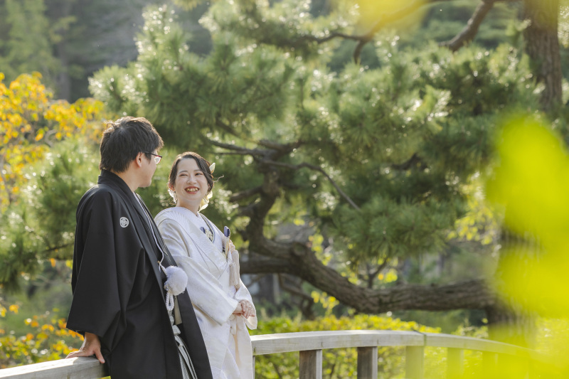 橋の上でお話しする様子も