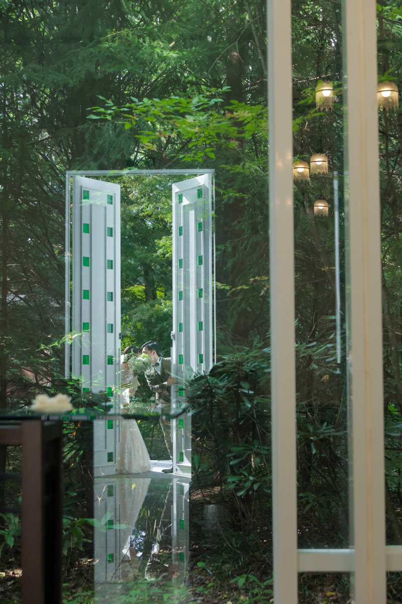 森の中に浮かぶ