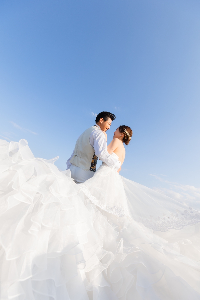 下からのアングルで空と一緒に