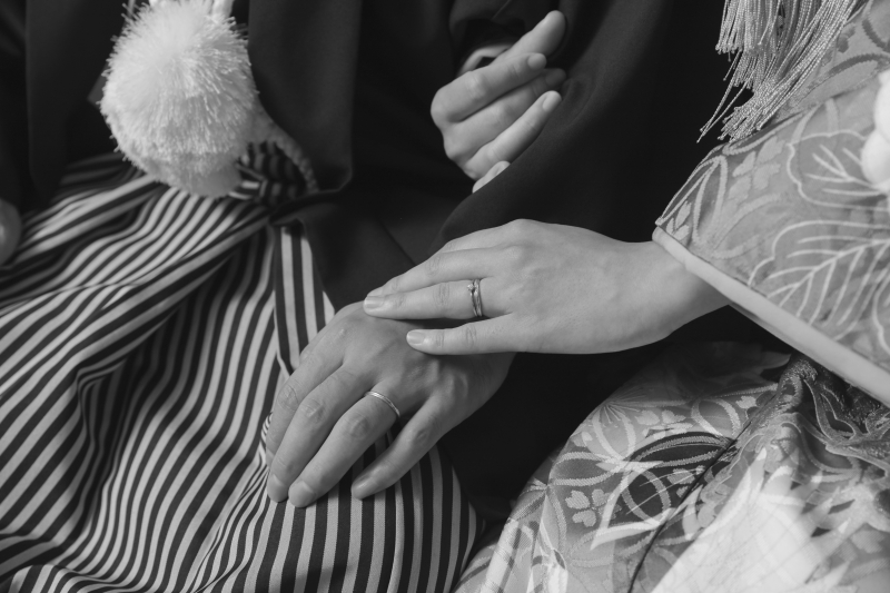 手を取り合って!