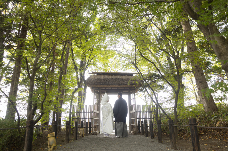 出入り口の門で