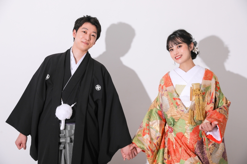 仲良く手を繋いで!