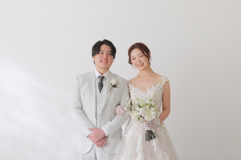 白いシンプルな背景で韓国フォト！