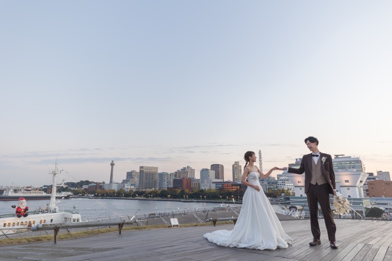 山下公園を背景に