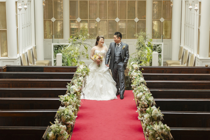 祭壇へと続く、光あふれるバージンロード