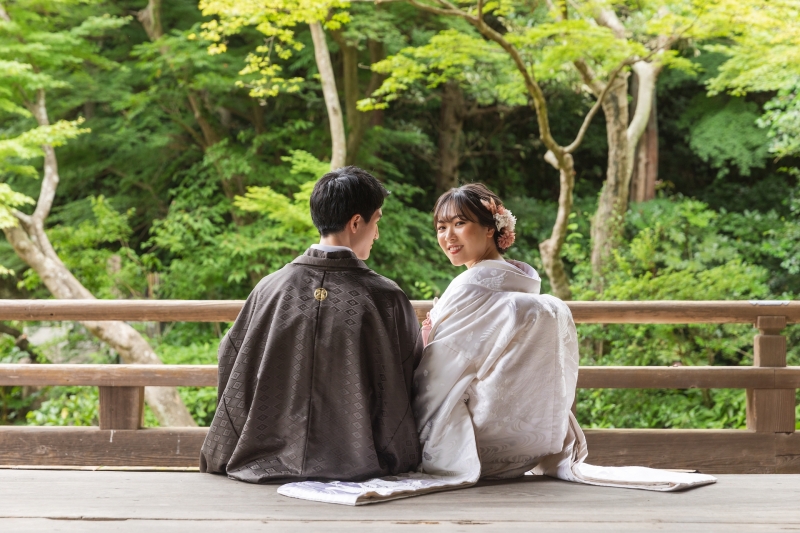 座ったカットも