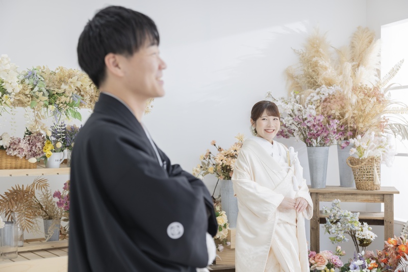 フラワーラックの影から覗く愛らしさ