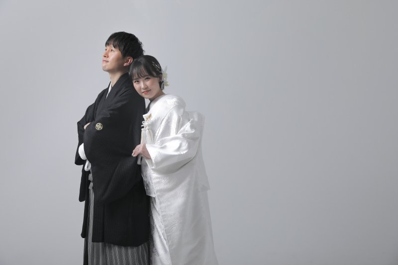 二人寄り添って