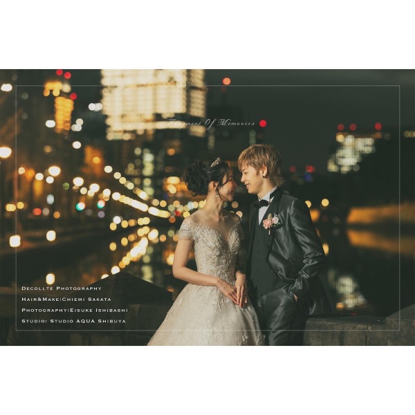 東京駅の夜景ロケーションのお写真です。街並みの光がとても綺麗に2人を照らしてくれました。