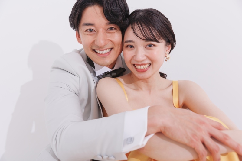 【シンプルな背景が「おふたりらしさ」を輝かせる】洋装スタジオPLUS+ 撮影全データ付◇ ≪安心のライブレタッチ（美整補正）付≫