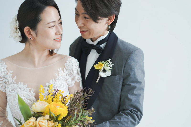 【シンプルな背景が「おふたりらしさ」を輝かせる】洋装スタジオPLUS+ 撮影全データ付◇ ≪安心のライブレタッチ(美整補正)付≫