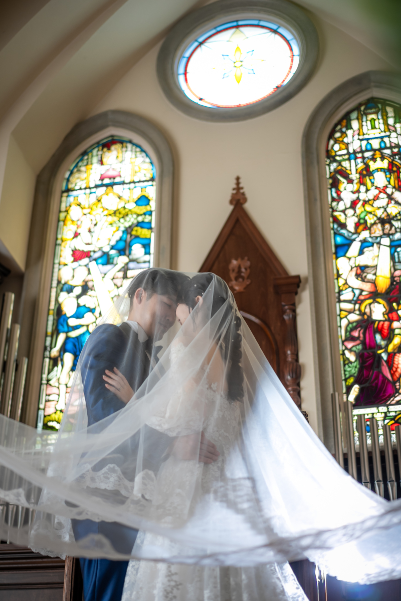 チャペルのステンドグラスと