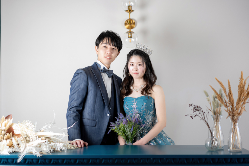 カフェでカラードレス撮影