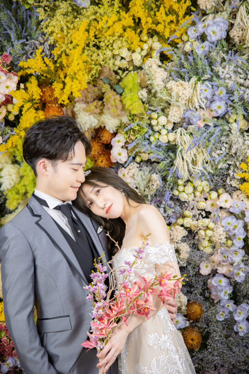 フラワーウォールでふたり寄添って…