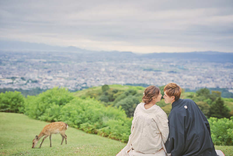 背景より美しいお二人