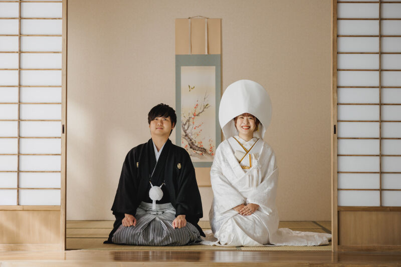 和装ならではの正座カットも。